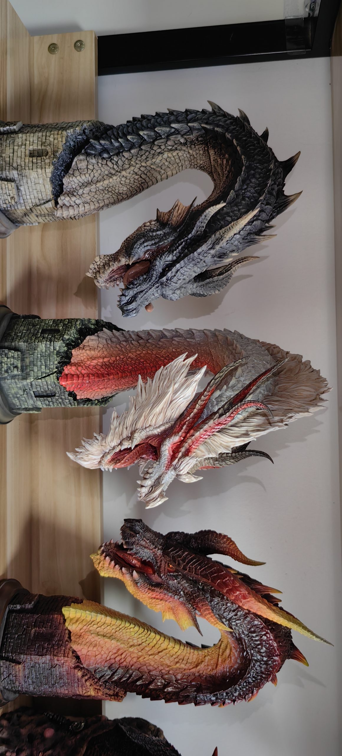 Dragon Frontier Studio - Monster Hunter White Fatalis Head Sculpture