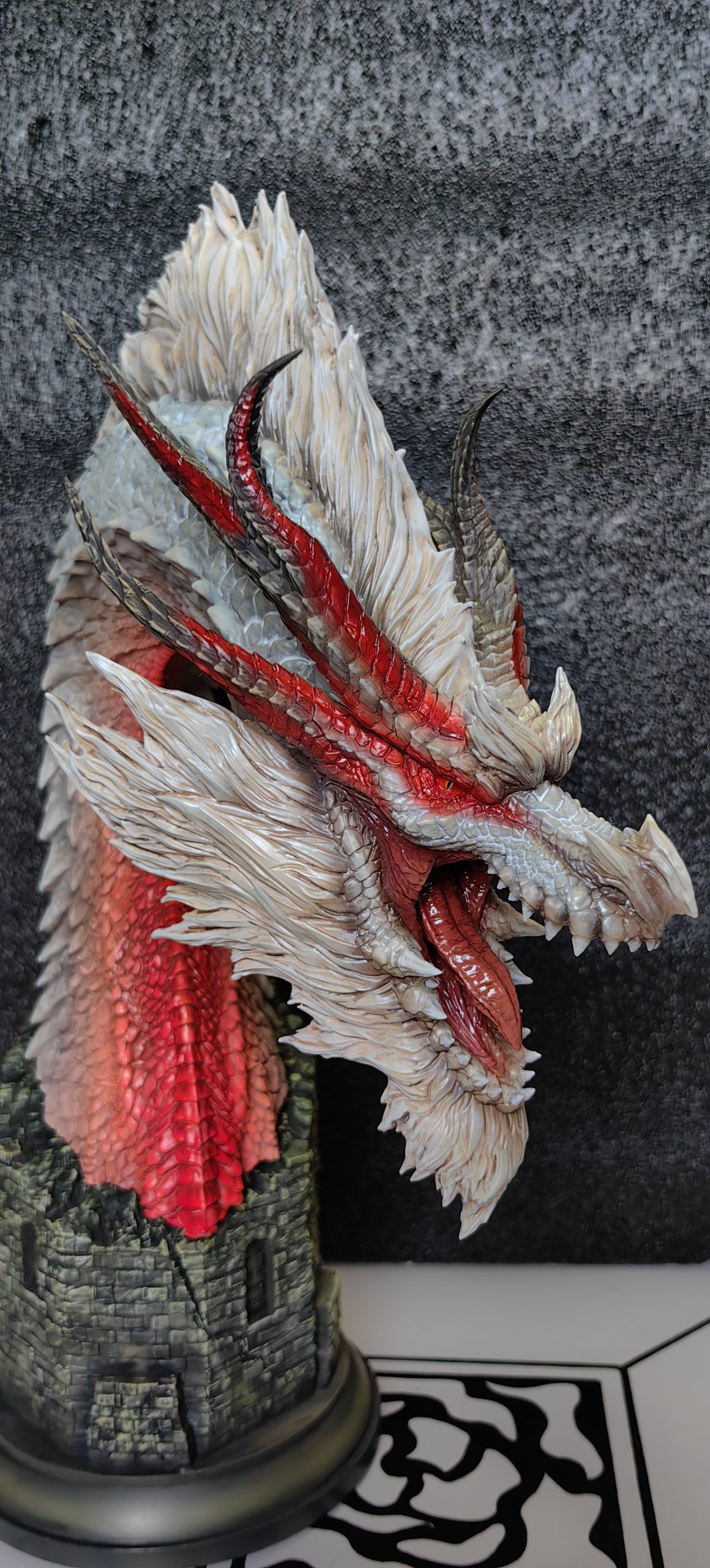 Dragon Frontier Studio - Monster Hunter White Fatalis Head Sculpture