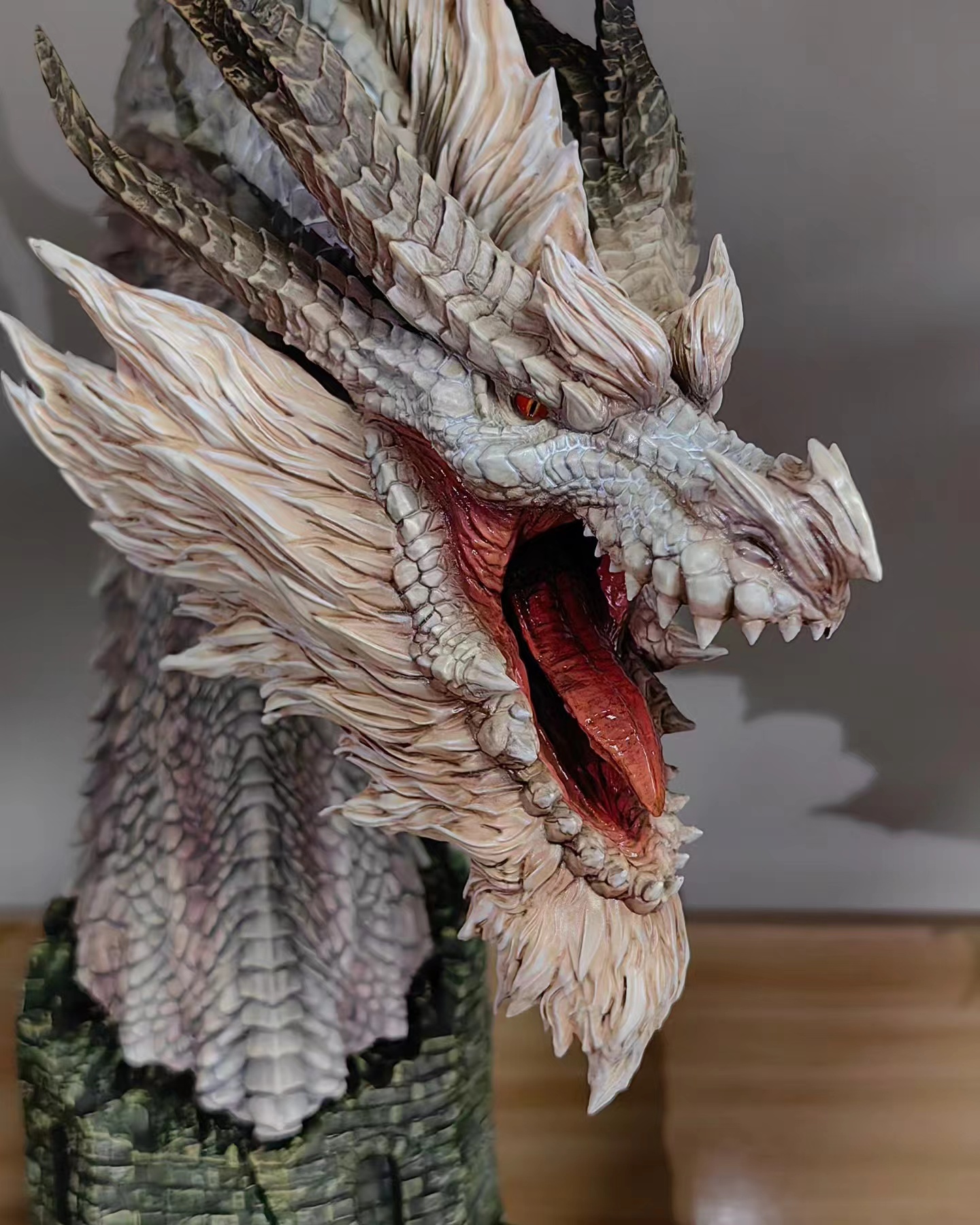 Dragon Frontier Studio - Monster Hunter White Fatalis Head Sculpture