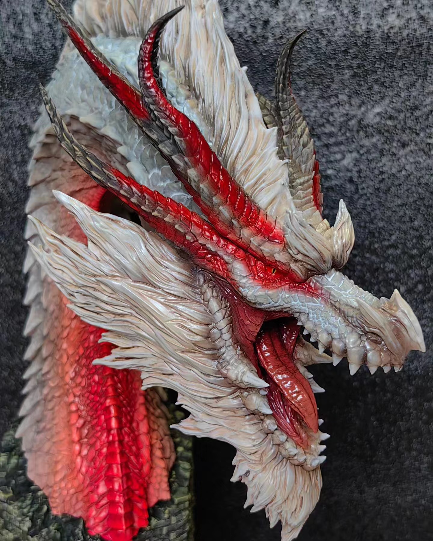 Dragon Frontier Studio - Monster Hunter White Fatalis Head Sculpture