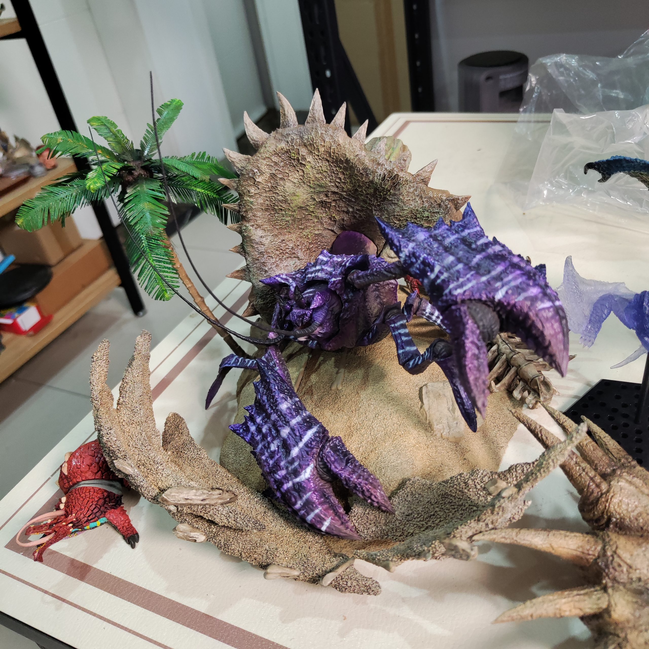 Heroics Studio - Monster Hunter Daimyo Hermitaur & Plum Daimyo Hermitaur