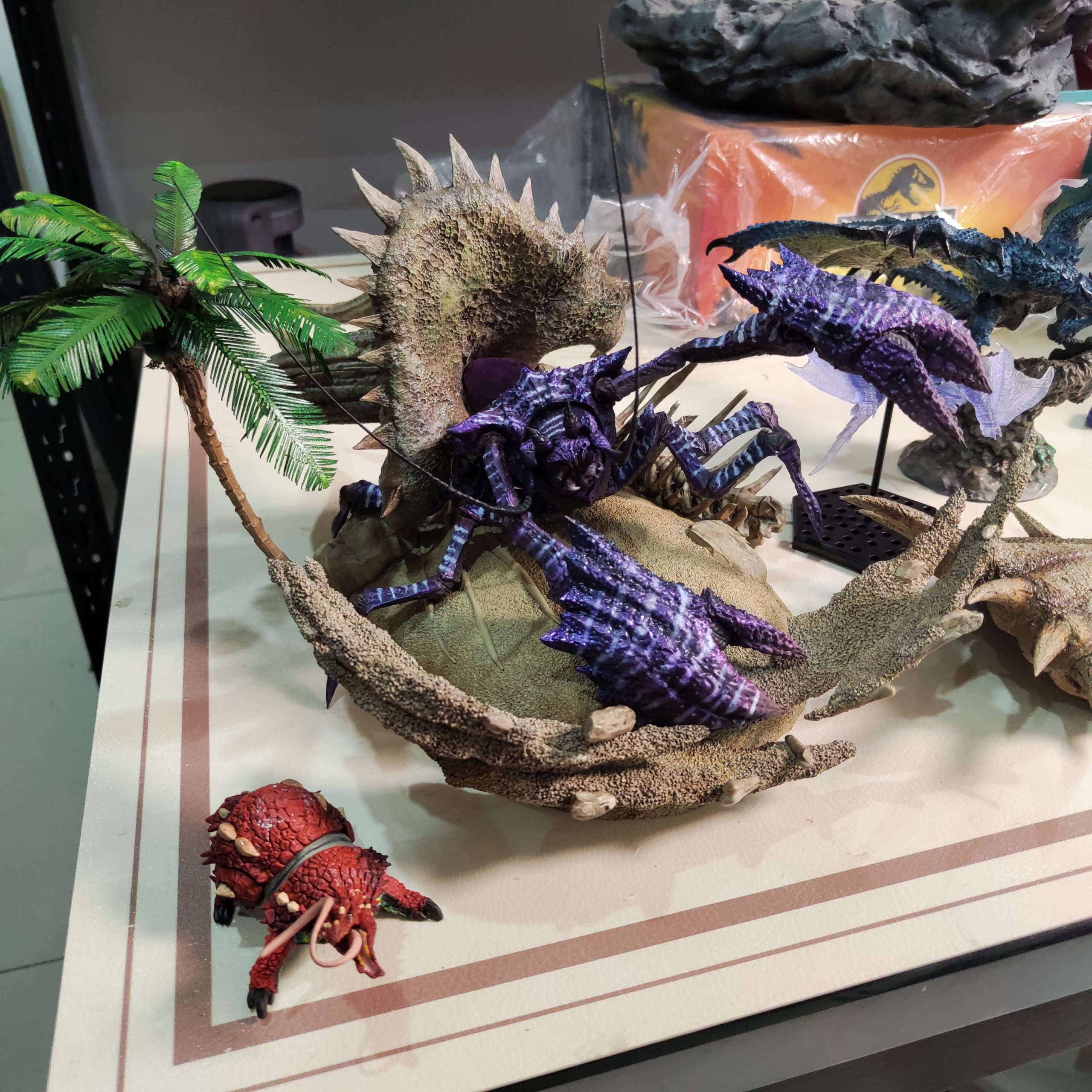Heroics Studio - Monster Hunter Daimyo Hermitaur & Plum Daimyo Hermitaur