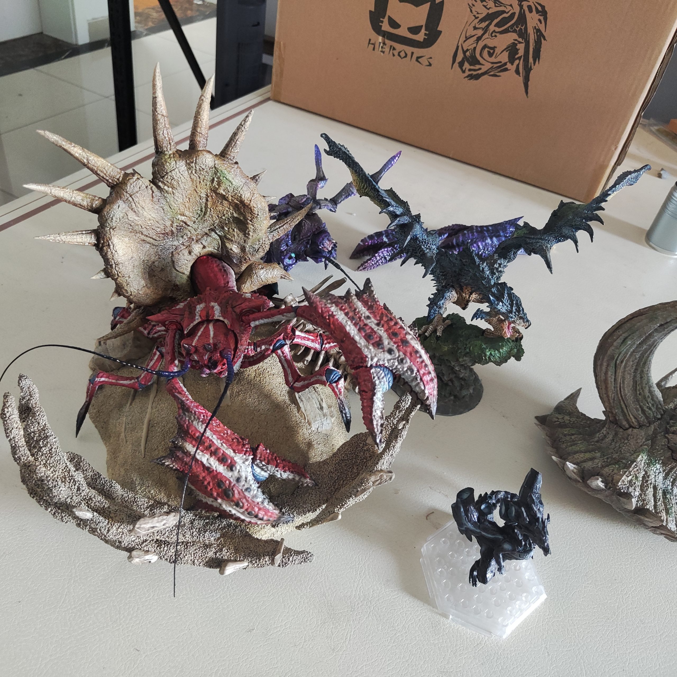 Heroics Studio - Monster Hunter Daimyo Hermitaur & Plum Daimyo Hermitaur