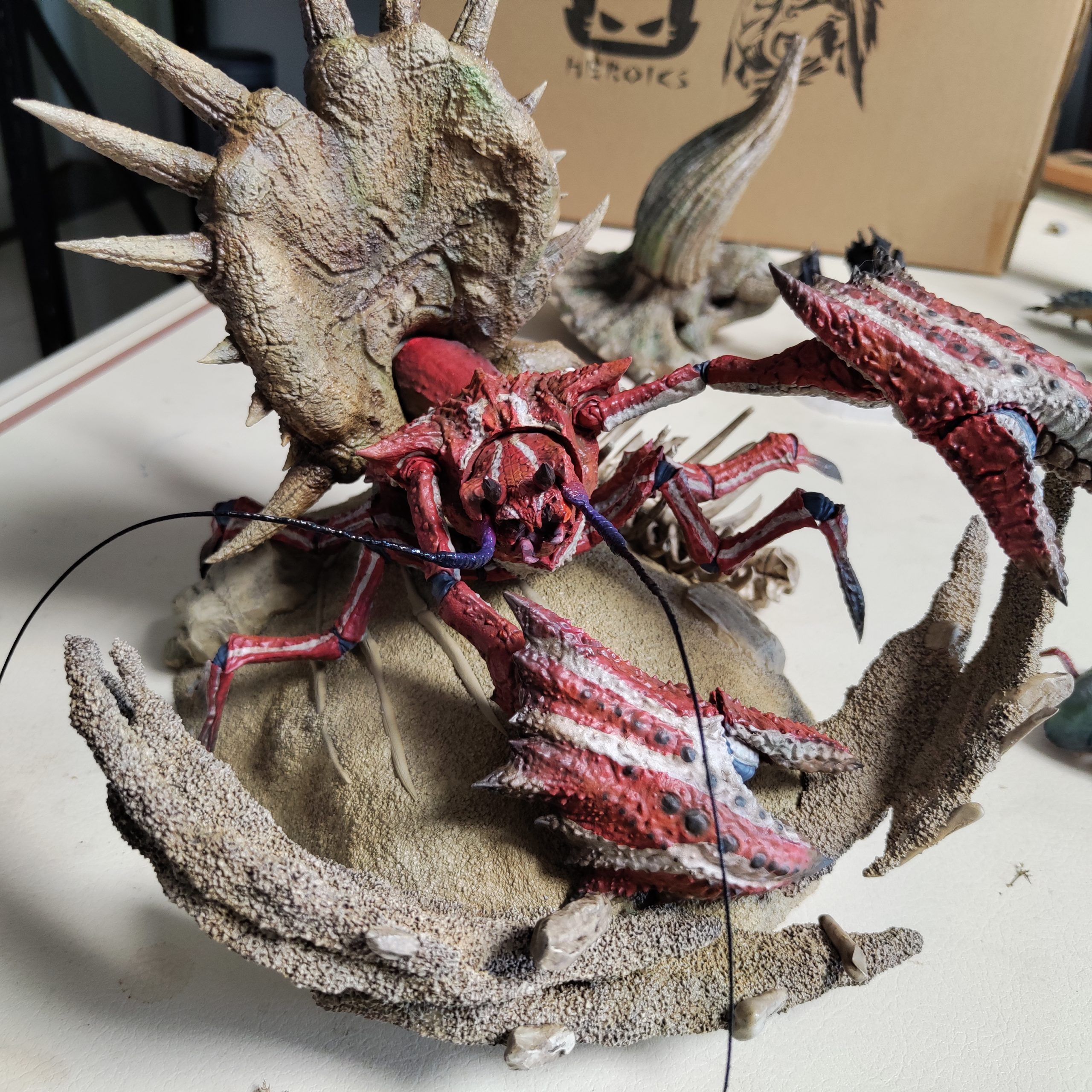 Heroics Studio - Monster Hunter Daimyo Hermitaur & Plum Daimyo Hermitaur