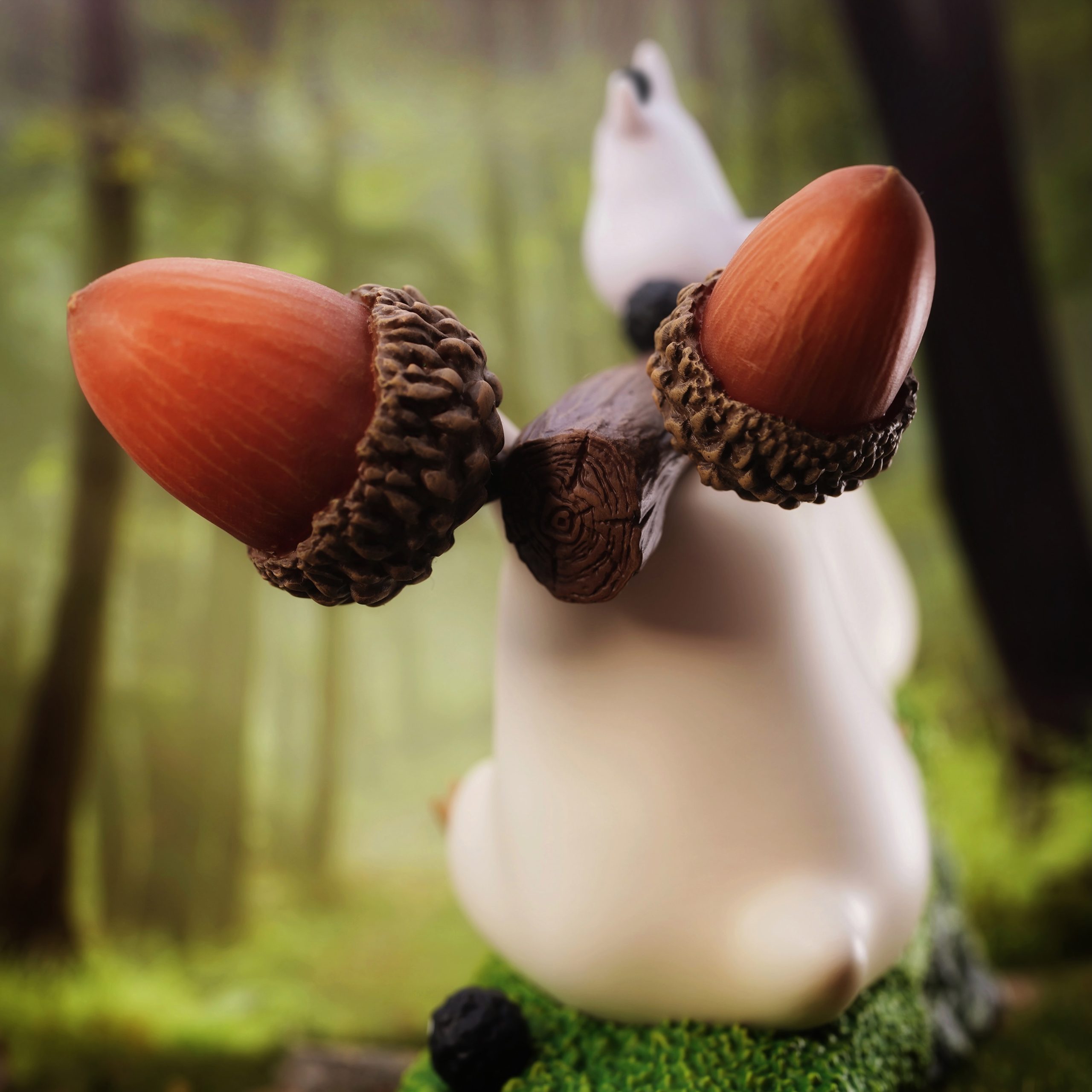 Long Miao Studio - My Neighbor Totoro carrying acorns