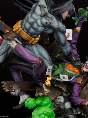 Sideshow Studio - DC Comics 32-inch Batman vs. Joker Sideshow Studio - DC Comics 32-inch Batman vs. Joker