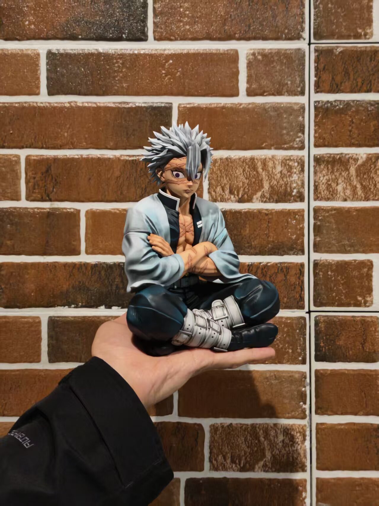 REN Studio - Sanemi Shinazugawa Sitting Pose Wind Hashira Demon Slayer