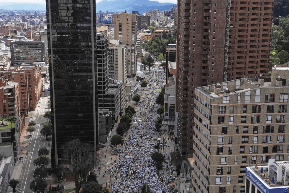 Ofrecen recompensa por presunto planificador del ataque contra precandidato colombiano Miguel Uribe Ofrecen recompensa por presunto planificador del ataque contra precandidato colombiano Miguel Uribe