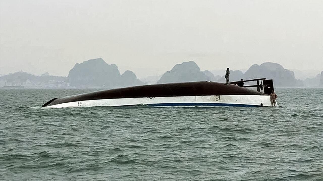 barco volcó en Ha Long dejando 34 muertos y 8 desaparecidos barco volcó en Ha Long dejando 34 muertos y 8 desaparecidos
