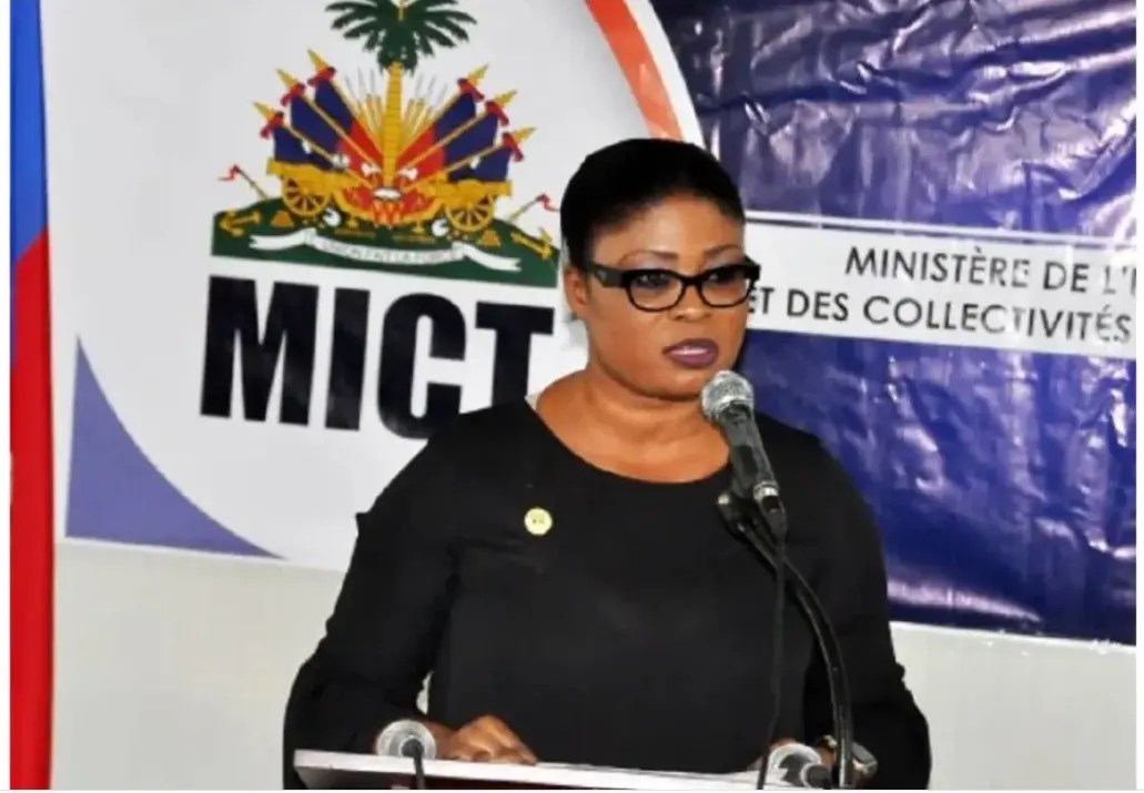 Autoridades dominicanas detienen a una empresaria haitiana señalada de actos ilícitos Autoridades dominicanas detienen a una empresaria haitiana señalada de actos ilícitos