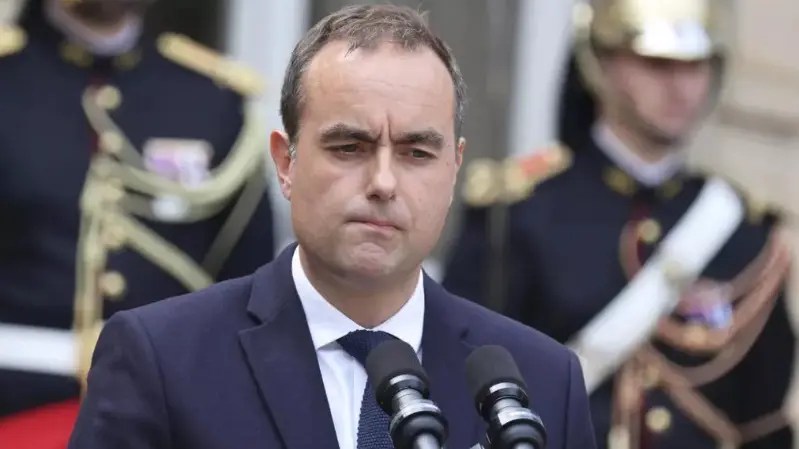 Dimite el primer ministro a horas de anunciar su nuevo gabinete Dimite el primer ministro a horas de anunciar su nuevo gabinete