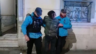Violento atacó a policías con un machete Violento atacó a policías con un machete