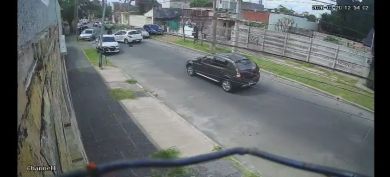 Intento de robo, persecución, choque y tres detenidos Intento de robo, persecución, choque y tres detenidos
