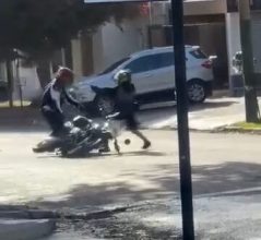 Violento asalto a motociclista de una banda de menores: el más chico tiene 10 años Violento asalto a motociclista de una banda de menores: el más chico tiene 10 años