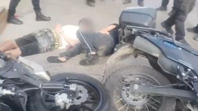 Roban una moto en Belgrano y caen tras persecución y choque Roban una moto en Belgrano y caen tras persecución y choque