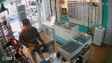 Asaltó una óptica con un arma de juguete y lo detuvieron Asaltó una óptica con un arma de juguete y lo detuvieron