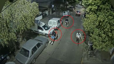 Cinco menores en bici fueron capturados tras intentar robar en una casa Cinco menores en bici fueron capturados tras intentar robar en una casa