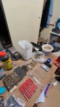 Un hombre tenía un arsenal y una fabrica de municiones en su casa Un hombre tenía un arsenal y una fabrica de municiones en su casa