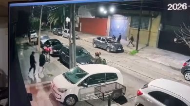 Robo en manada a una mujer para robarle el auto: cinco detenidos tras una persecución por la autopista Robo en manada a una mujer para robarle el auto: cinco detenidos tras una persecución por la autopista