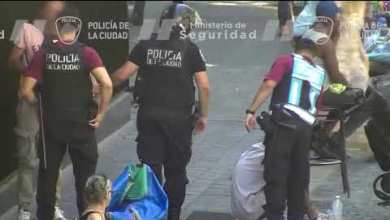 Le arrancó una cadenita a una turista y lo detuvieron Le arrancó una cadenita a una turista y lo detuvieron