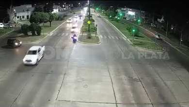 Persecución policial, choque y detenciones: el auto era robado y tenía patente falsa Persecución policial, choque y detenciones: el auto era robado y tenía patente falsa