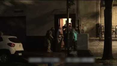 Reducen con pistola taser a un chino que disparaba desde un balcón Reducen con pistola taser a un chino que disparaba desde un balcón