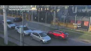 Iban en un auto robado y los detienen Iban en un auto robado y los detienen