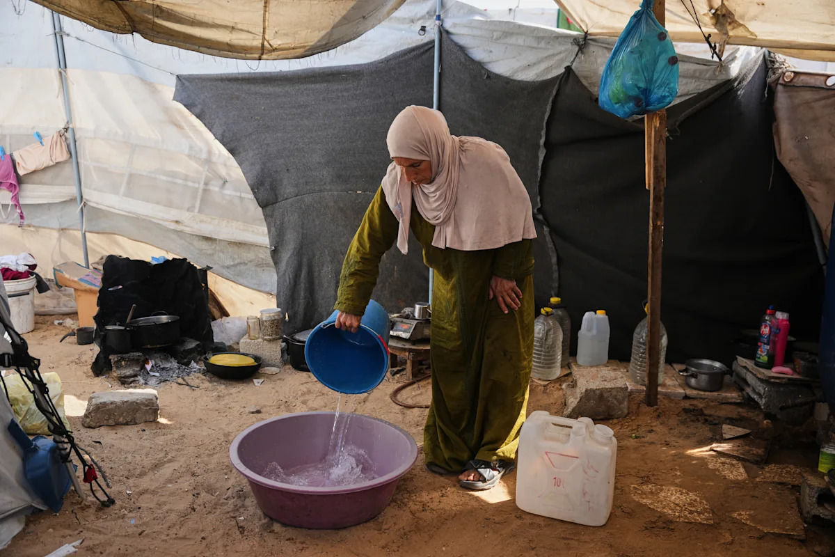 In Gaza, a desperate rush for water trucks persists more than 6 months after the ceasefire In Gaza, a desperate rush for water trucks persists more than 6 months after the ceasefire