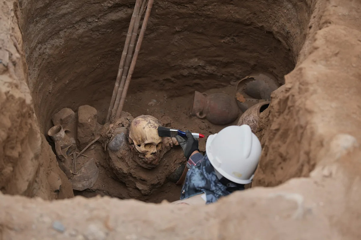 Utility workers in Peru unearth pre-Incan tomb with 1,000-year-old remains Utility workers in Peru unearth pre-Incan tomb with 1,000-year-old remains
