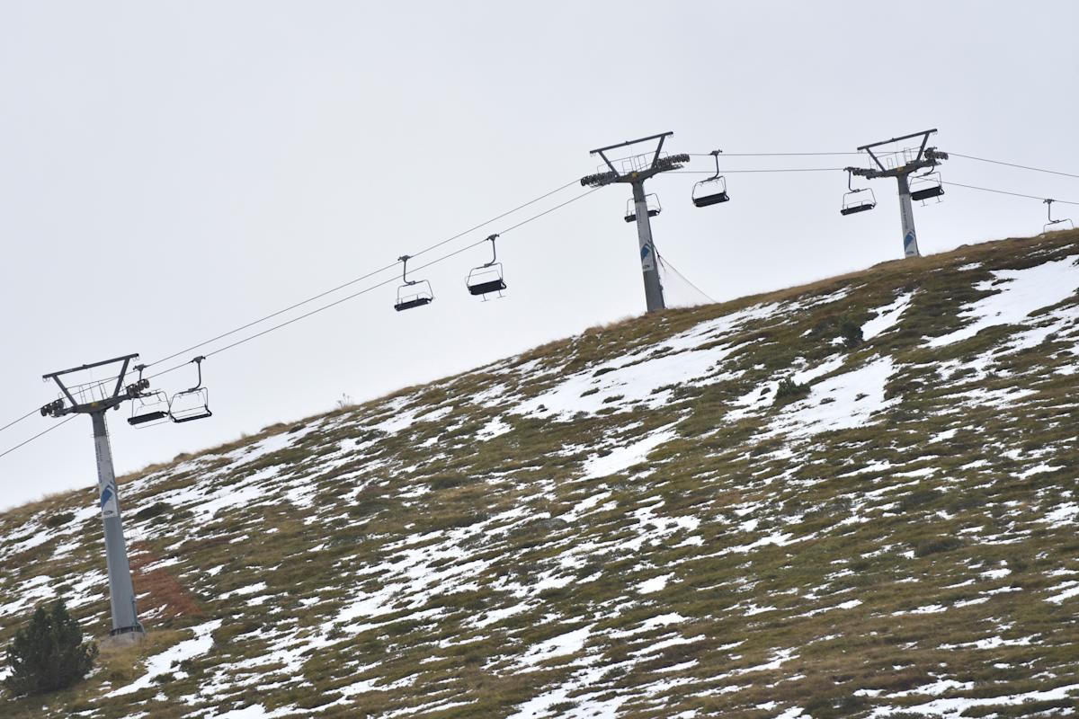Ski lift accident leaves 30 injured at Spanish resort in the Pyrenees Ski lift accident leaves 30 injured at Spanish resort in the Pyrenees