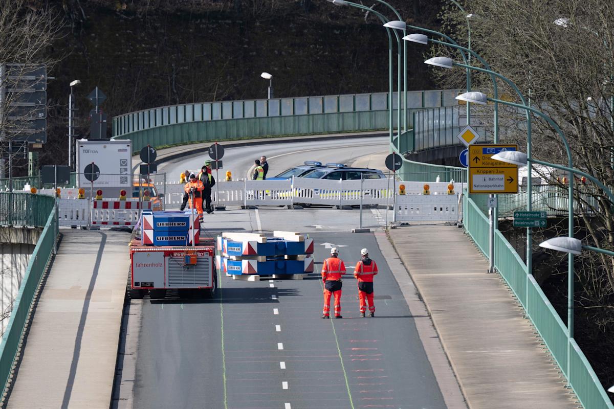 Crumbling bridges slow traffic and the economy in Germany. Can more money fix the problem? Crumbling bridges slow traffic and the economy in Germany. Can more money fix the problem?