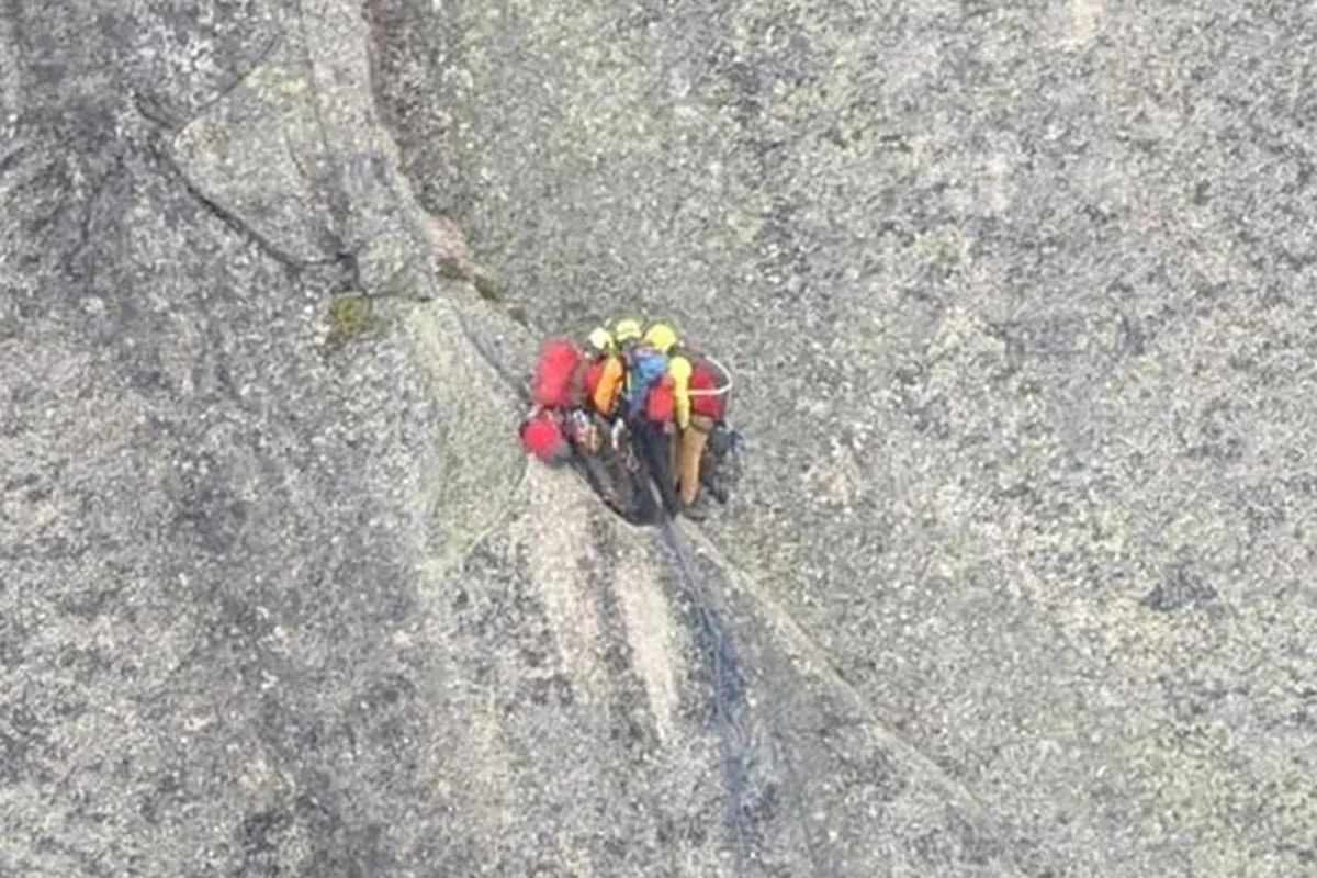 2 Climbers Rescued After Sudden Fall Leaves Them Hanging Overnight in Their Harnesses on Sheer 6,500-Feet Cliff Face 2 Climbers Rescued After Sudden Fall Leaves Them Hanging Overnight in Their Harnesses on Sheer 6,500-Feet Cliff Face