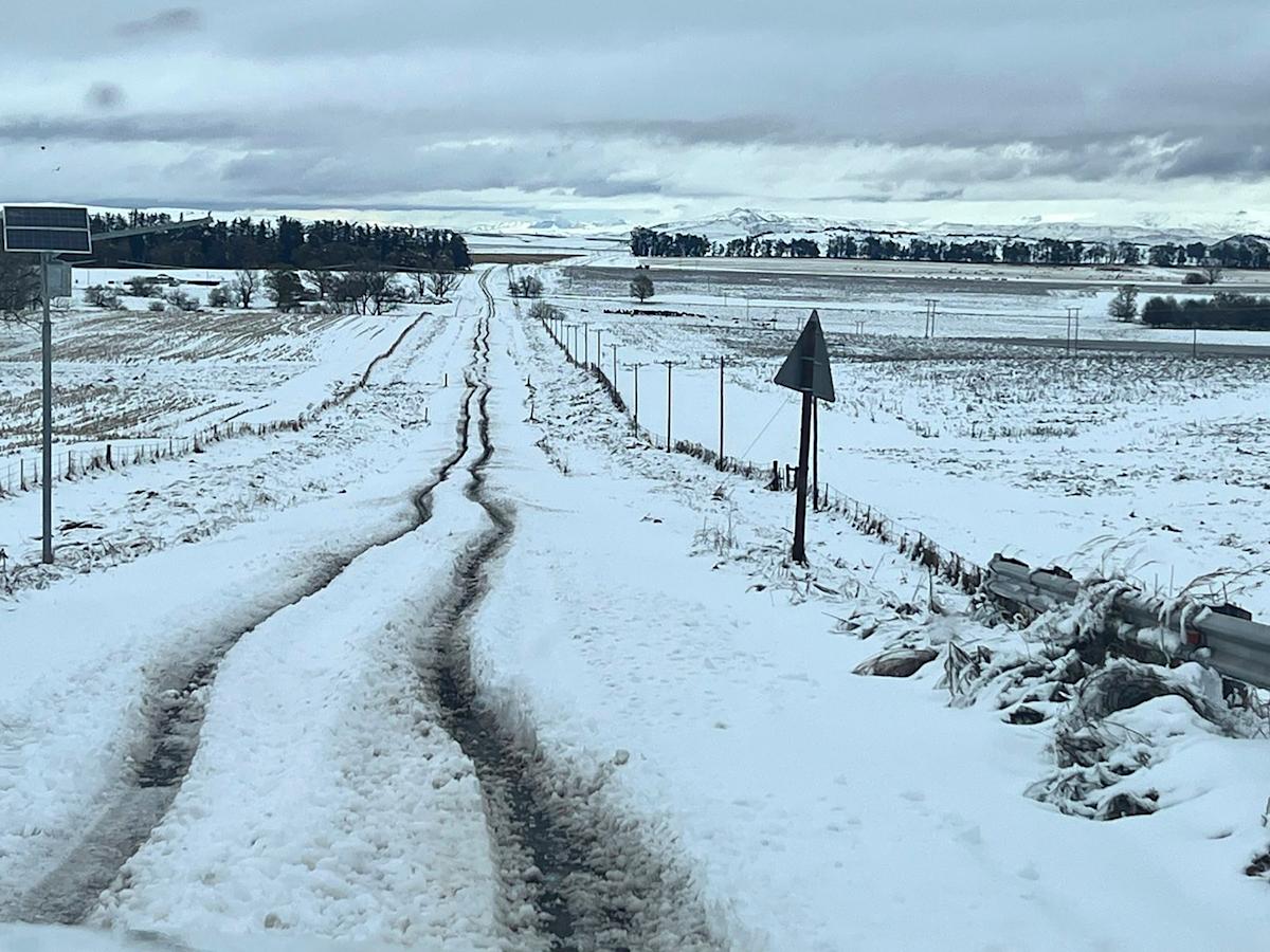 At least 7 people have died and schoolchildren were swept away as floods and snow hit South Africa At least 7 people have died and schoolchildren were swept away as floods and snow hit South Africa