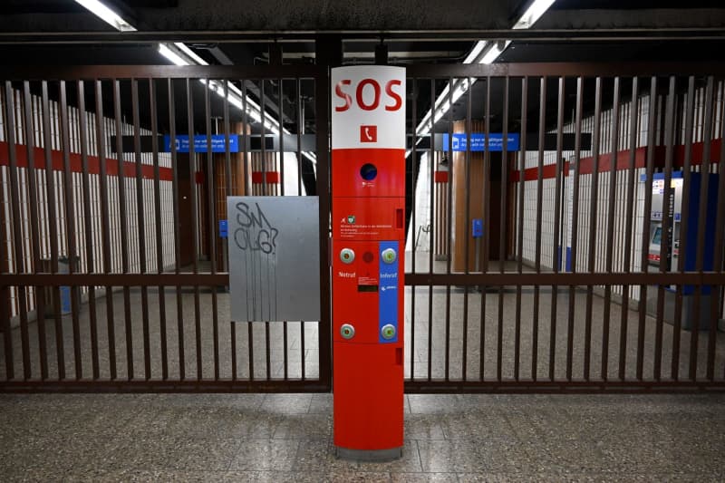 German public transport strike enters second day German public transport strike enters second day