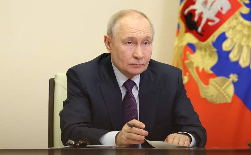 Putin declares temporary ceasefire in Ukraine for Orthodox Easter Putin declares temporary ceasefire in Ukraine for Orthodox Easter