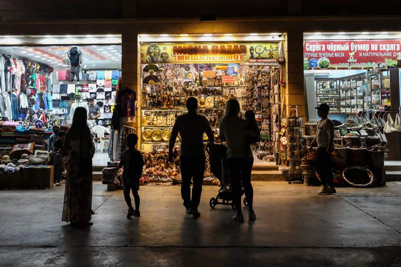 Egypt’s cafés and shops forced to close early due to Iran war Egypt’s cafés and shops forced to close early due to Iran war