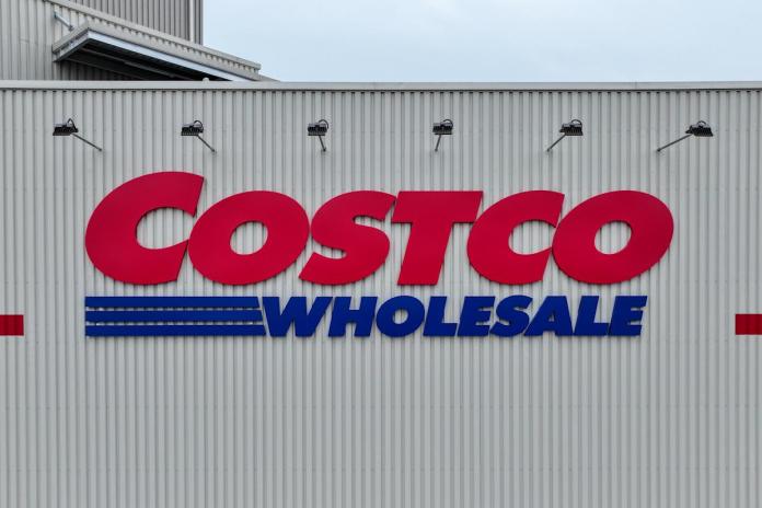 Costco earnings beat profit estimates while revenue misses slightly, stock dips Costco earnings beat profit estimates while revenue misses slightly, stock dips