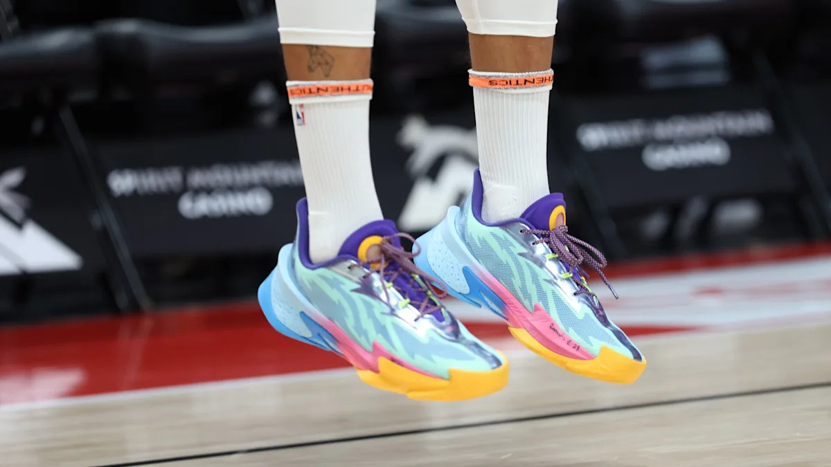 Stephen Curry ends 12-year partnership with Under Armor, becoming sneaker free agent Stephen Curry ends 12-year partnership with Under Armor, becoming sneaker free agent