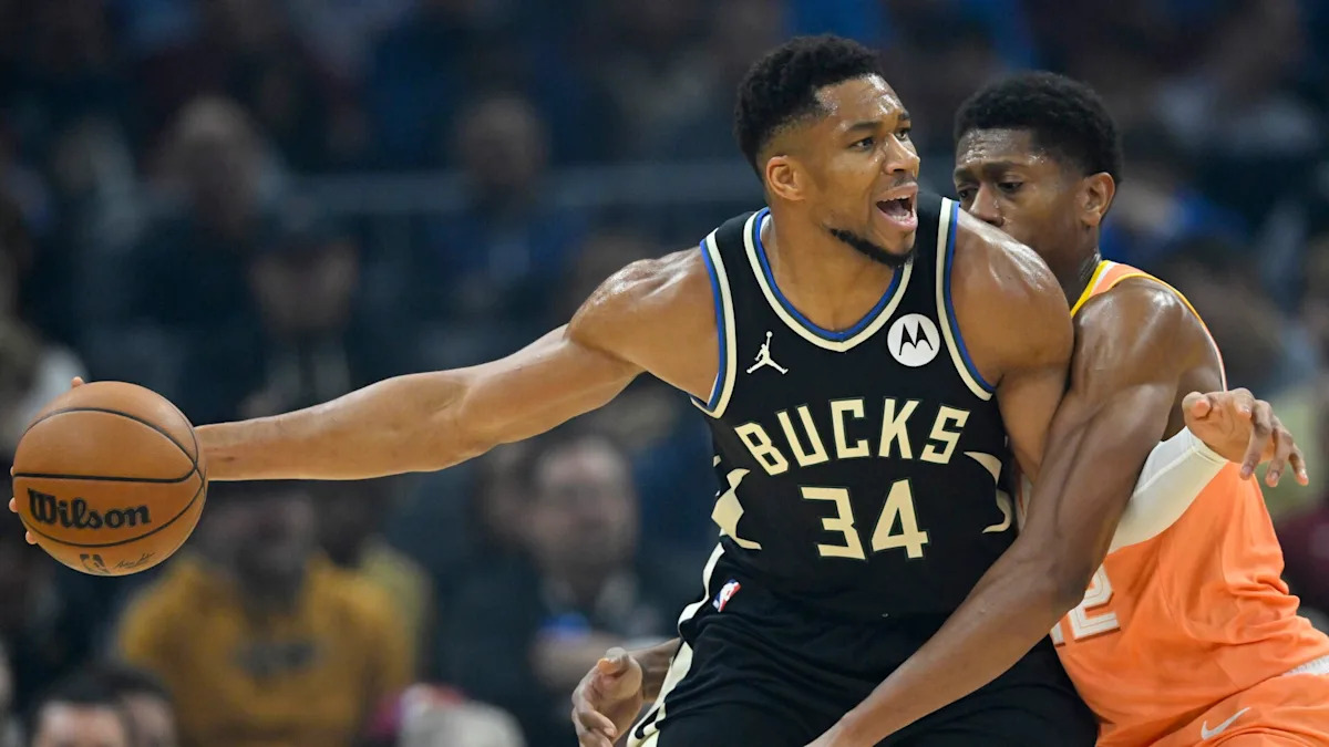 Bucks’ Giannis Antetokounmpo leaves Monday’s game with groin injury and won’t return Bucks’ Giannis Antetokounmpo leaves Monday’s game with groin injury and won’t return