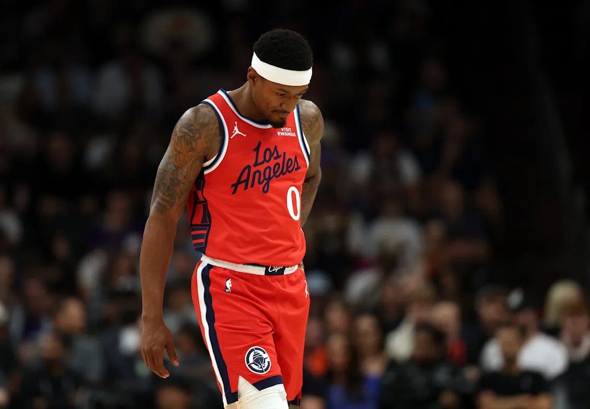 Clippers guard Bradley Beal has a broken hip and will undergo season-ending surgery Clippers guard Bradley Beal has a broken hip and will undergo season-ending surgery