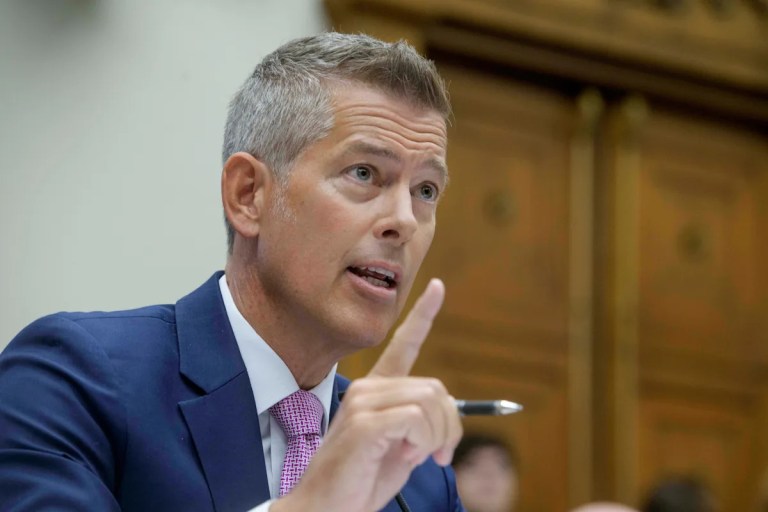 Trump administration imposes limits on Mexican flights and threatens Delta alliance in trade dispute Trump administration imposes limits on Mexican flights and threatens Delta alliance in trade dispute