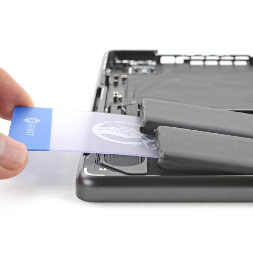 Apple makes the M5 MacBook Pro’s battery ever so slightly easier to replace Apple makes the M5 MacBook Pro’s battery ever so slightly easier to replace
