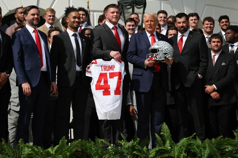 President Donald Trump issues executive order for college sports President Donald Trump issues executive order for college sports