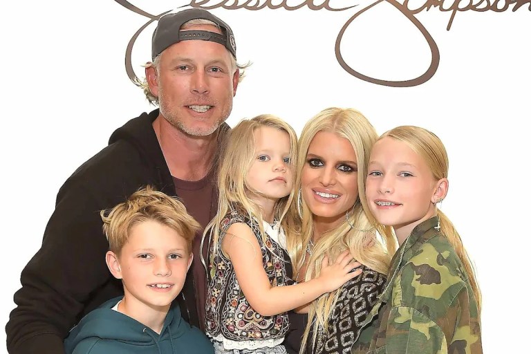 Jessica Simpson Reveals She Spent Thanksgiving with Family and Estranged Husband Eric Johnson: ‘Family First’ Jessica Simpson Reveals She Spent Thanksgiving with Family and Estranged Husband Eric Johnson: ‘Family First’