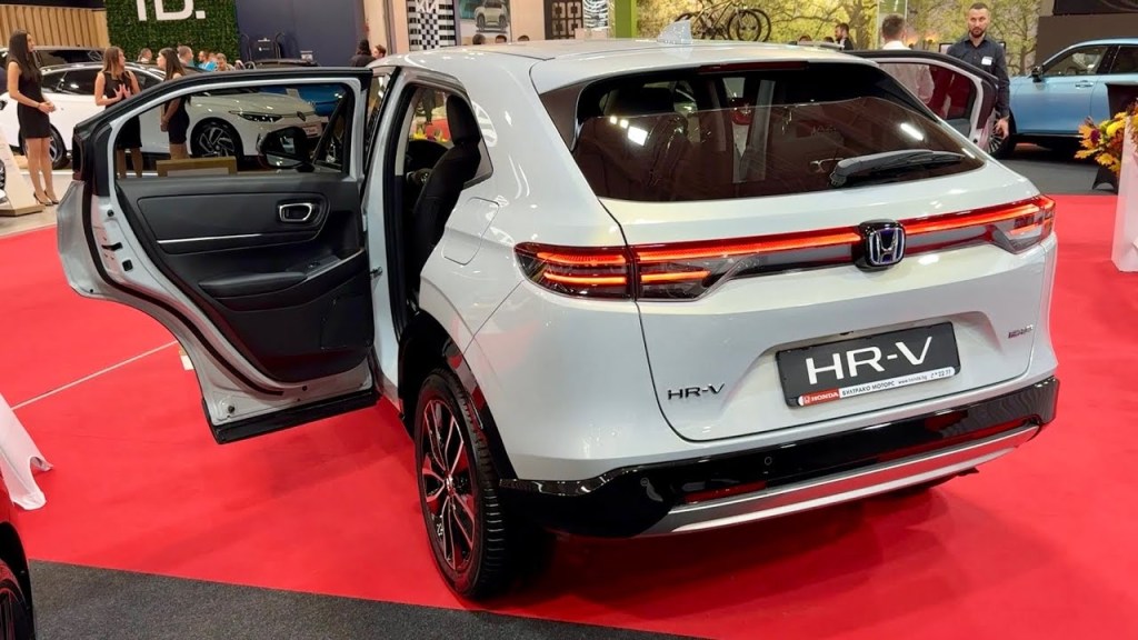 New Honda HR -V Facelift 2025 – Tes Kepraktisan, Demonstrasi Kursi Sihir & Ruang Batang New Honda HR -V Facelift 2025 – Tes Kepraktisan, Demonstrasi Kursi Sihir & Ruang Batang