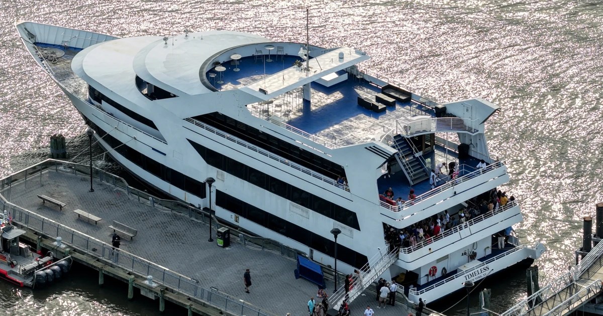 Yacht crashes into Hudson River harbor, injuring dozens – FameReddir