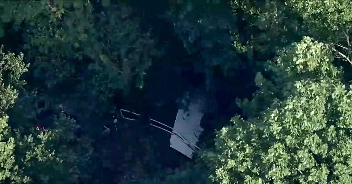 Skydiving plane goes off New Jersey runway into woods, sending 15 to hospital – FameReddir Skydiving plane goes off New Jersey runway into woods, sending 15 to hospital – FameReddir