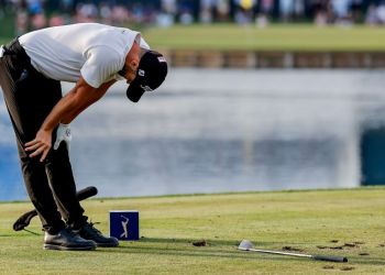 Clark's gaffe helps Schauffele seize Players lead Clark's gaffe helps Schauffele seize Players lead