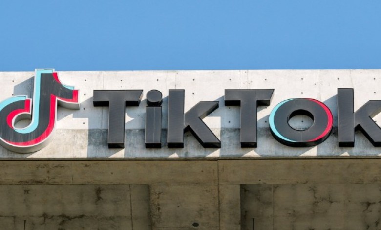 TikTok tells U.S. users it’s shutting down “temporarily” TikTok tells U.S. users it’s shutting down “temporarily”