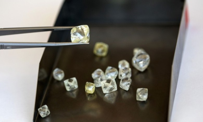 Anglo Americans reduce de beers’ value by .9 billion Anglo Americans reduce de beers’ value by .9 billion